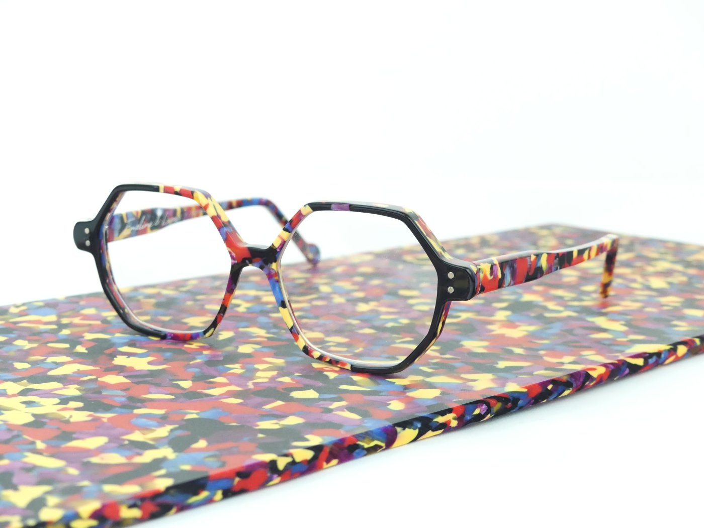 verres progressifs montures acétate lunettes Origine France Garantie verres français montures nylon montures sur mesure lunettes fabrication française Tinqueux